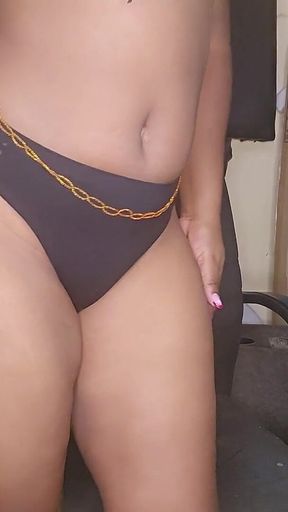 Exclusive Video for the Karate Woman Masturbate Her Pussy in the Studio