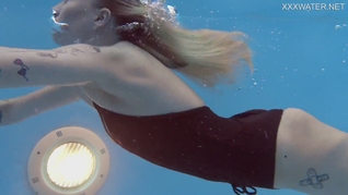 Mimi Cica gets horny underwater and naked