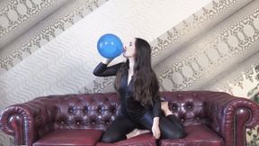 Isa loves wetlook and balloons - wmv 720p