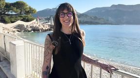 ”Lady, 37 years old, tattoo artist in La Ciotat!”