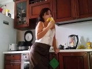 Грязные разговоры студента и зрелой русской на кухне (русское домашнее)