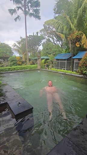 Jimbob Wanking in Pool