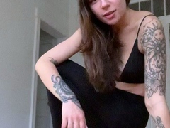 Amateur Foot Fetish Girlfriend Sucks and gives a Footjob