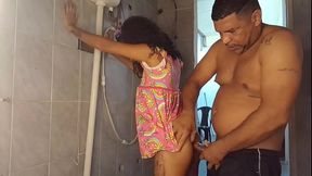 Leo ogro pegou gostosa de surpresa e fez anal