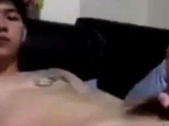 asian twink jerking off on bed on cam (1'12'')