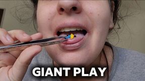 Tiny men in my bellybutton – giantess plays before eating them