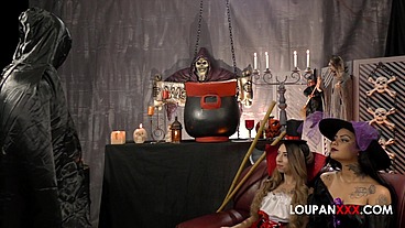 Sexo a 3 em festa de Halloween - Evelyn Buarque e Bianca Demarchi - Loupan Produções