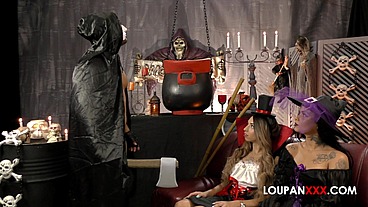Sexo a 3 em festa de Halloween - Evelyn Buarque e Bianca Demarchi - Loupan Produções
