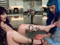 Jewelz Blu And Valerica Steele Sucks Each Other Foot