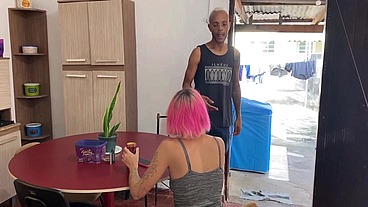 amigo maloka do Carmona foi na casa dele e fodeu a Russah no pelo enquanto o Carona saio