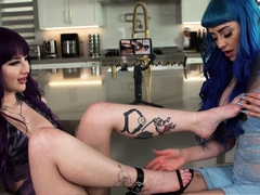 Jewelz Blu And Valerica Steele Sucks Each Other Foot