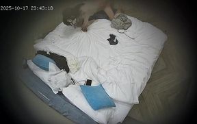 流出酒店偷拍先讓反差婊眼鏡萌妹女友把雞巴舔乾淨再瘋狂的享用蜜穴