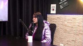 A dist&acirc_ncia com a m&atilde_e atrapalhou um pouco, e seu primeiro filme porn&ocirc_ foi com um ator gringo - Pamela Sagaz (SHEER/RED)