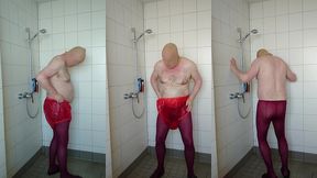 strumpfhose und inkontinenzhose in der dusche