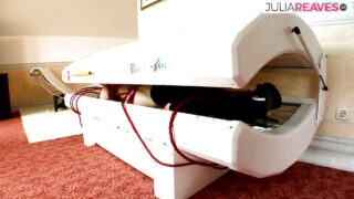 Adegan threesome anal panas dengan wanita berambut merah seksi Mira Shine dan mahasiswi Lia Diamond.