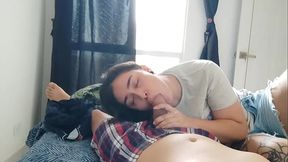 Mi novia me tienta sacando mi polla del boxer y chup&aacute_ndomela