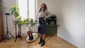 hard tapping in boots on wooden flore m0