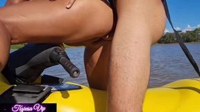 pantaneiro fode a tigresa vip em cima do jetski em movimento fez ate um anal
