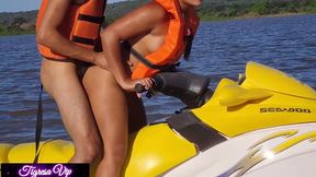 pantaneiro fode a tigresa vip em cima do jetski em movimento fez ate um anal