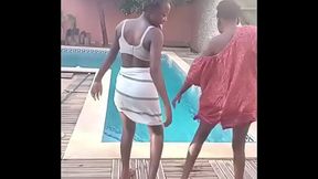 Putas angolanas dan&ccedil_am antes de lhes foderem Parte 4