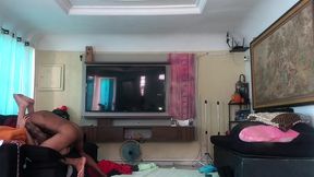 novinho pegou a novinha no colo e ela comecou a pular na pica. se gozou todinha