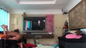 novinho pegou a novinha no colo e ela comecou a pular na pica. se gozou todinha