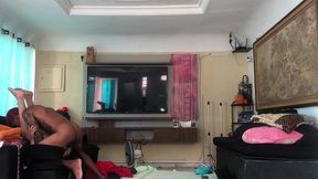 novinho pegou a novinha no colo e ela comecou a pular na pica. se gozou todinha