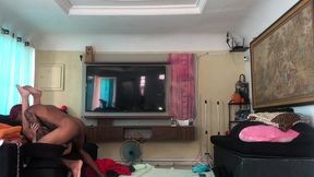 novinho pegou a novinha no colo e ela comecou a pular na pica. se gozou todinha