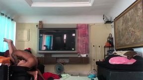 novinho pegou a novinha no colo e ela comecou a pular na pica. se gozou todinha