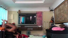 novinho pegou a novinha no colo e ela comecou a pular na pica. se gozou todinha