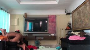 novinho pegou a novinha no colo e ela comecou a pular na pica. se gozou todinha