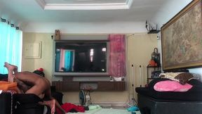 novinho pegou a novinha no colo e ela comecou a pular na pica. se gozou todinha