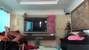 novinho pegou a novinha no colo e ela comecou a pular na pica. se gozou todinha