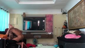 novinho pegou a novinha no colo e ela comecou a pular na pica. se gozou todinha