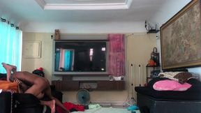 novinho pegou a novinha no colo e ela comecou a pular na pica. se gozou todinha