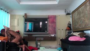 novinho pegou a novinha no colo e ela comecou a pular na pica. se gozou todinha