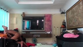 novinho pegou a novinha no colo e ela comecou a pular na pica. se gozou todinha