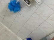 Tiro mi leche solito en el baño