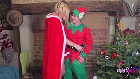 le pere-noel et le lutin demonte la mere-noel dans tout les sens d abord la...