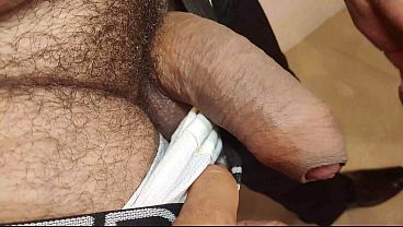 YURI GA&Uacute_CHO - URSO BRASILEIRO MEGA DOTADO MACETANDO O PAU - GOZADA FARTA DO MACHO LEITADOR
