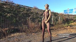 me godant ma petite chatte infidele dans la voiture le long de l autoroute