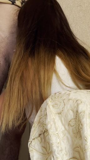 I fuck my girlfriend pussy stuck on the couch and put it in his mouth