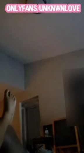 Young thot can't control her toes