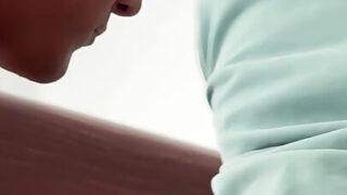 Casal gay amador com pênis grandes domina sexo oral profundo e sexo anal bruto.