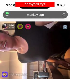 Teen webcam model flashes her goodies in homemade clip