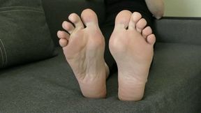 I thing you're ready to worship these perfect feet MP4 FULL HD 1080p