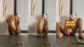 Soaking my dirty feet in pee