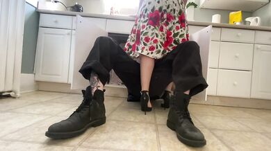 Lonely house wife rides handyman