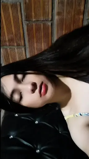 Mi padrastro me masturba deli