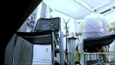 SEXO MUY CALIENTE EN EL GINECOLOGO CON LATINA DE PECHOS Y CULO GIGANTES